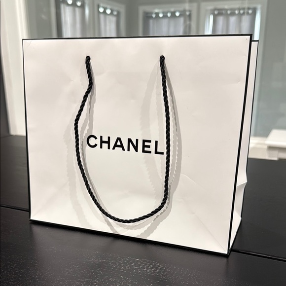 Chanel Classic White Shopping Gift Display Bag - Picture 1 of 9